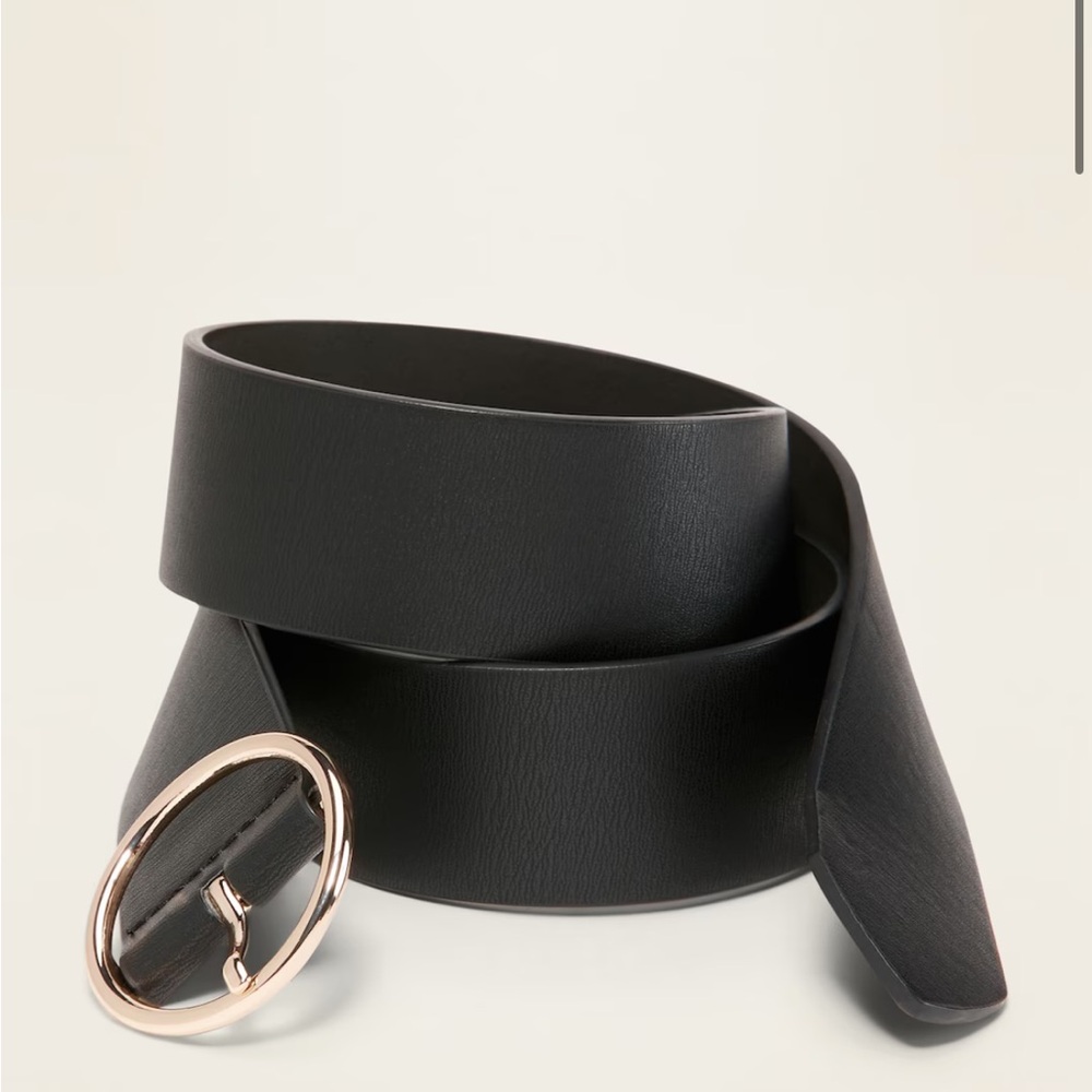 NWT Wide Ring-Buckle Faux-Leather Belt
For Women (11/2")